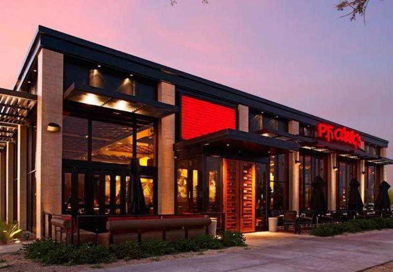 Courtyard Phoenix North / Happy Valley Servis gambar